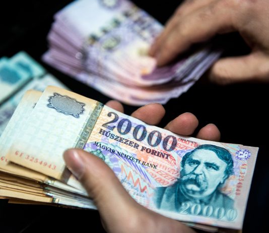 KSH: augusztusban 740 600 forint volt a bruttó átlagkereset