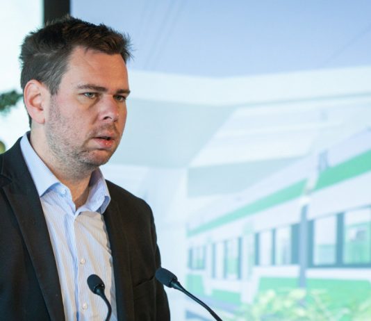 Vitézy Dávid: megújítják a Balatoni Bringakör kerékpárutat